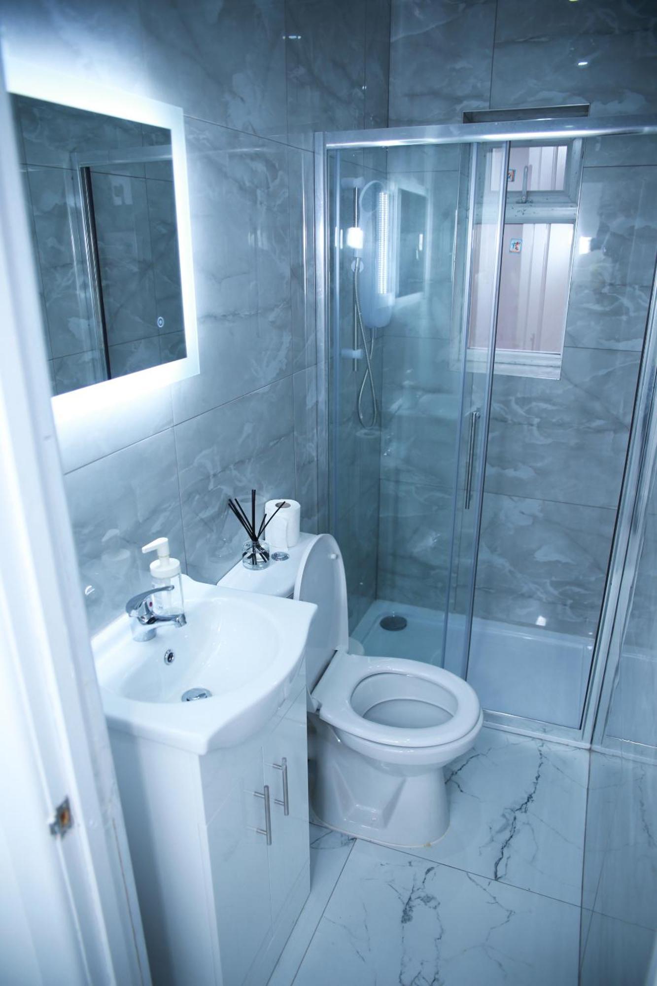 Harrow Luxury Flat With Free Parking. Apartment London Room photo